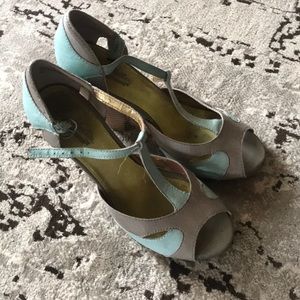 Seychelles t-strap sandal.